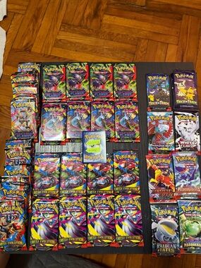 Pokémon TCG Booster Pack Assortment lot 44